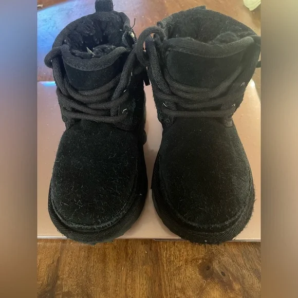 Ugg boot - Picture 1 of 4